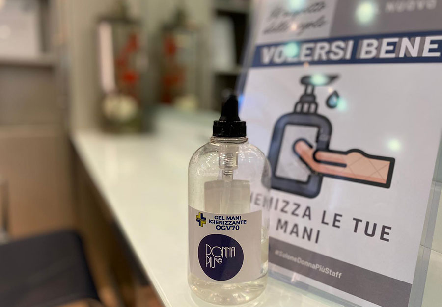 In ogni postazione trovi il gel per igienizzare le mani