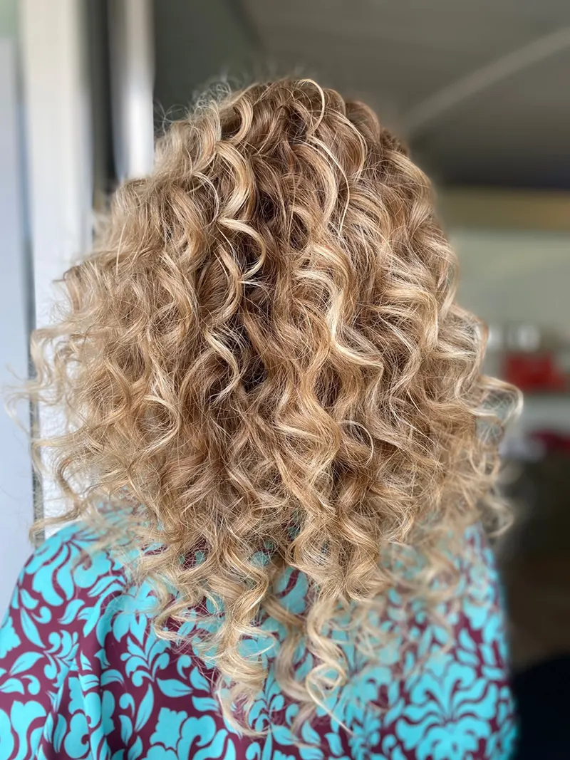 capelli-ricci-salone-donna-piu-2